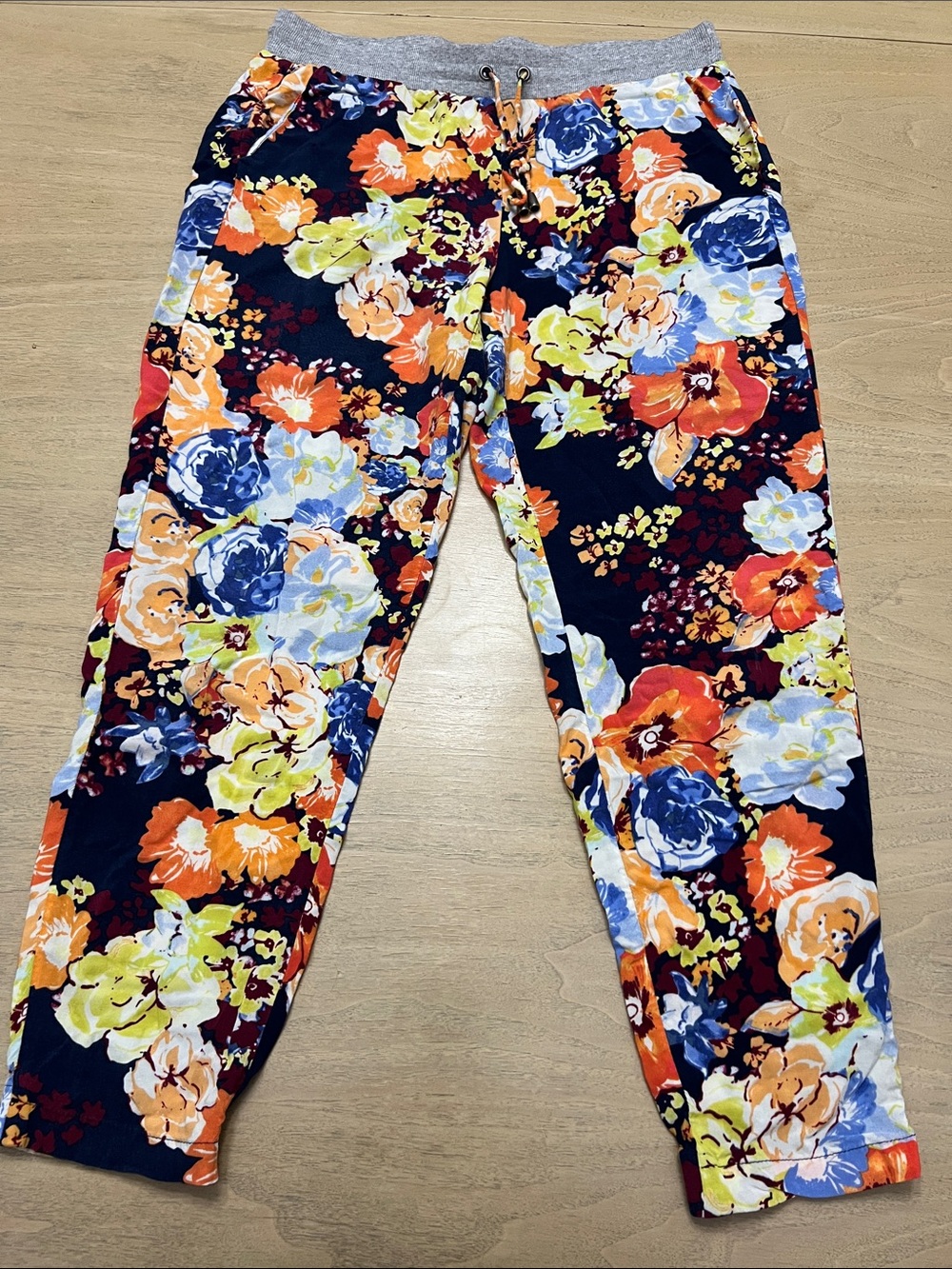 Women Navy Floral Drawstring Joggers - Multicolor